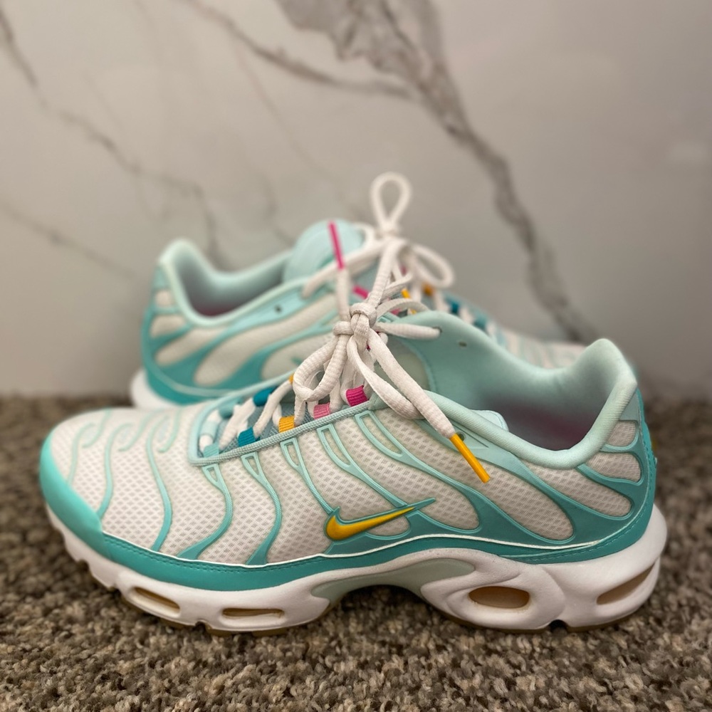 Women’s Nike Air Max Plus PRM